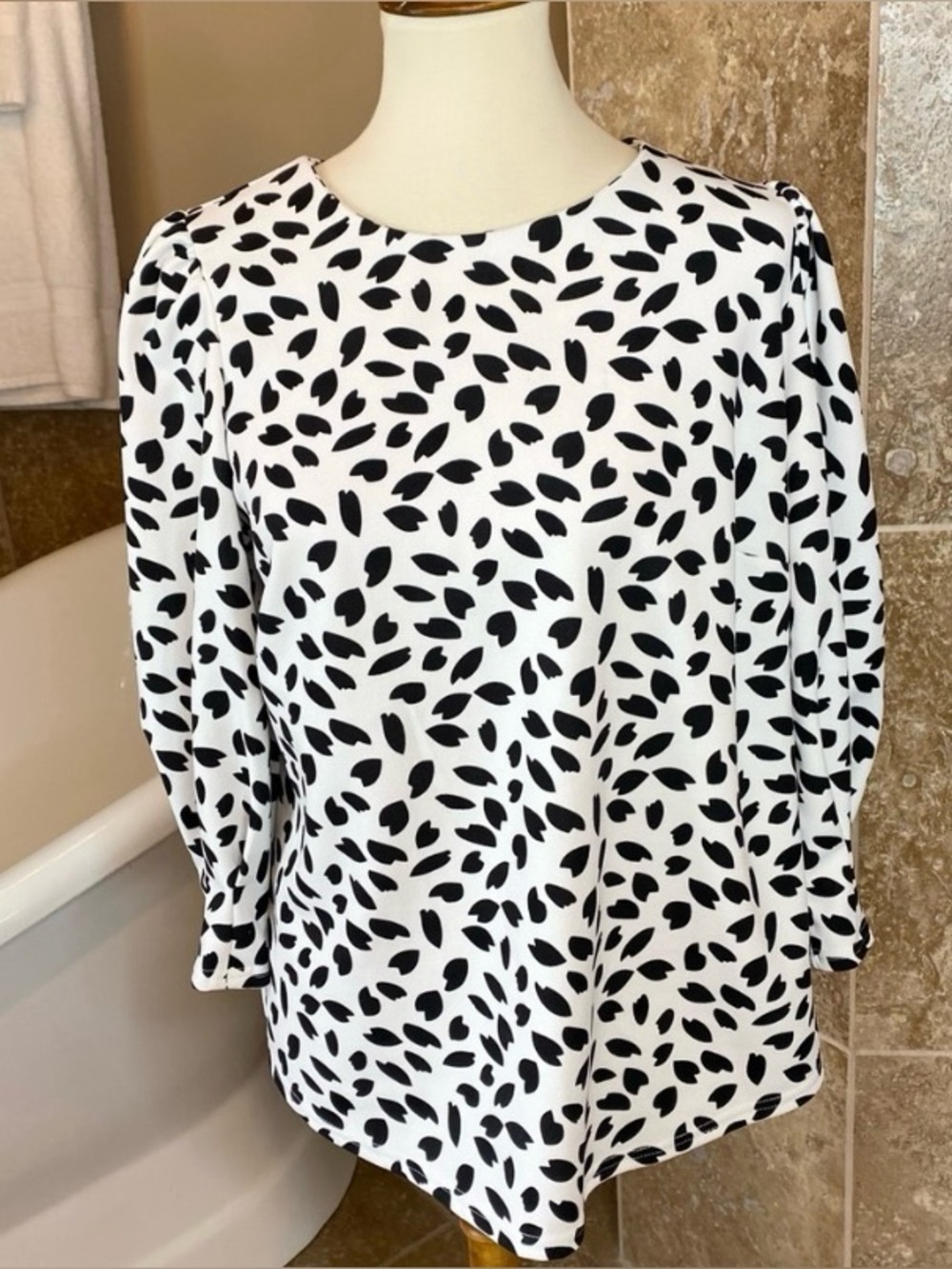 MELLODAY Black and White Leaf Print Blouse